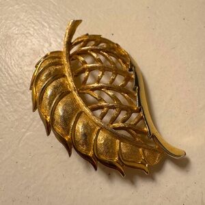 Vintage Gold Leaf Brooch